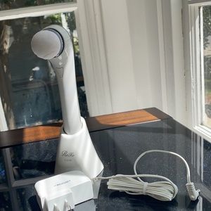 ReFa Clear face cleansing device